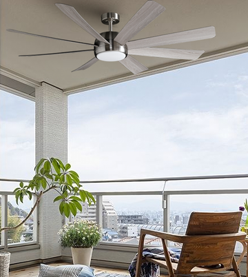 Cool and warm in late spring and early summer: a cooling option with a ceiling fan with light